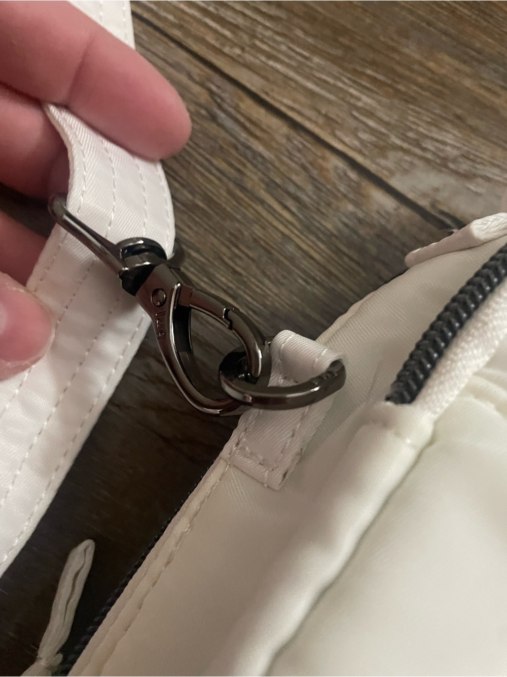 Lug Skeeter Mini B Crossbody Bag Purse NWT White Travel Adjustable Strap Zipper - Picture 9 of 16